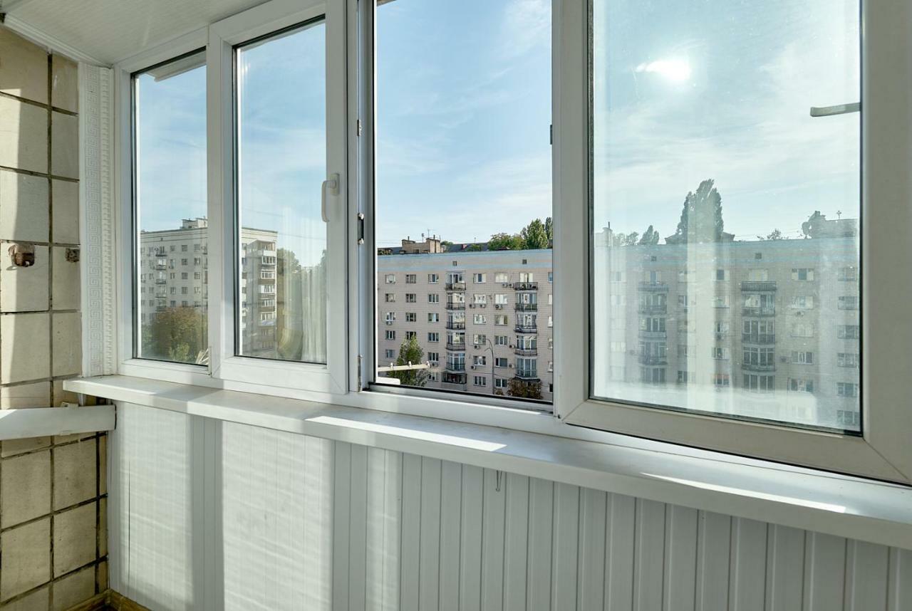 L3-82 Main Street- Modern New Three 3 Separate 3Bedrooms 100 M2 - Central Location, Metro Palace Of Sports - Gulliver Mall, Arena City Kijev Kültér fotó